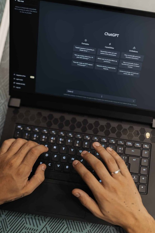 ChatGPT : l'outil controversé pour les étudiants